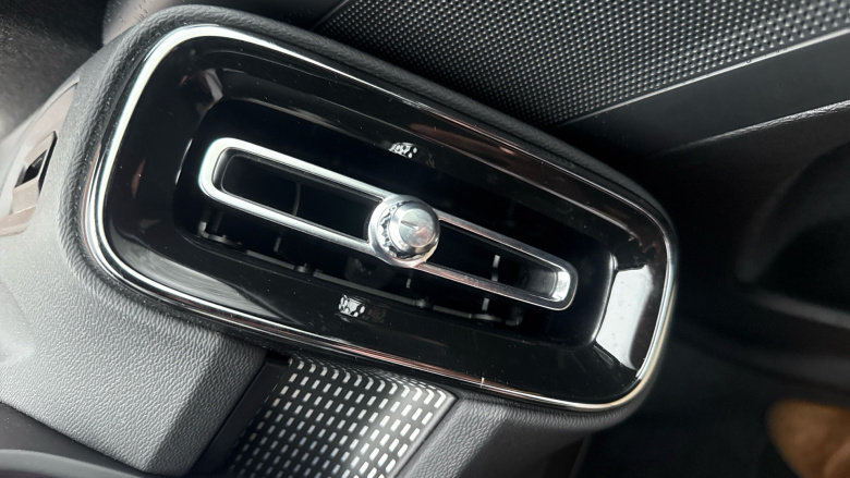 Volvo XC40 2.0 B4P Plus Dark 5dr Auto Petrol Estate